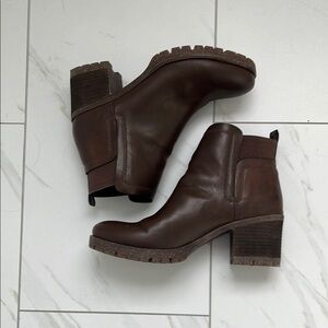 Korks Size 11 Brown Leather Ankle Boots